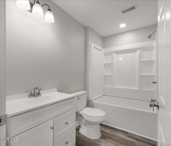 215 Brighton Pl, House other with 3 bedrooms, 3 bathrooms and null parking in Bristol TN | Image 35