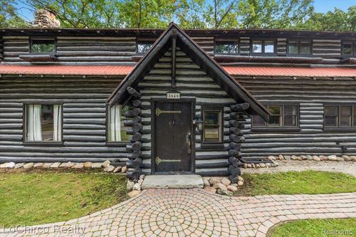 8646 Thendara Blvd, Clarkston, MI, 48348-3379 | Card Image