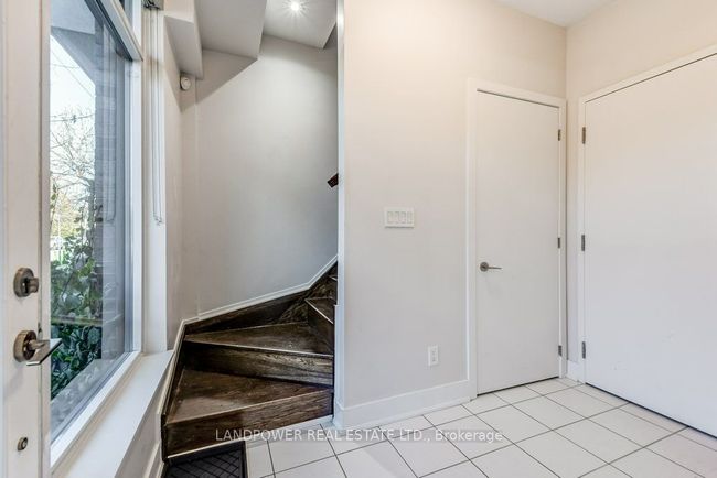 991 Dundas St E, House attached with 3 bedrooms, 3 bathrooms and 1 parking in Toronto ON | Image 6