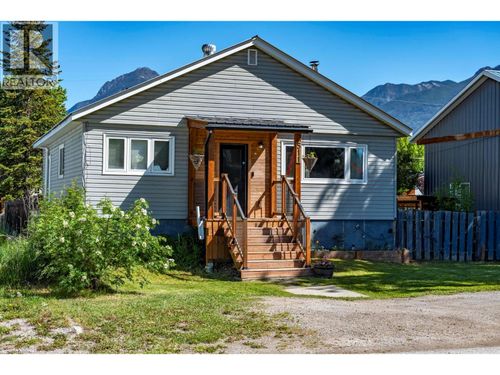 511 11th St S, Golden, BC, V0A1H2 | Card Image