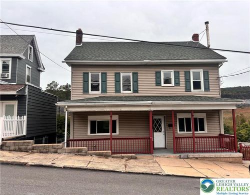 121 E Ridge St, Coaldale, PA, 18218-1220 | Card Image