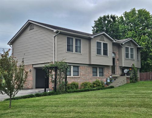 105 Woods Point Dr, Berea, KY, 40403-9682 | Card Image