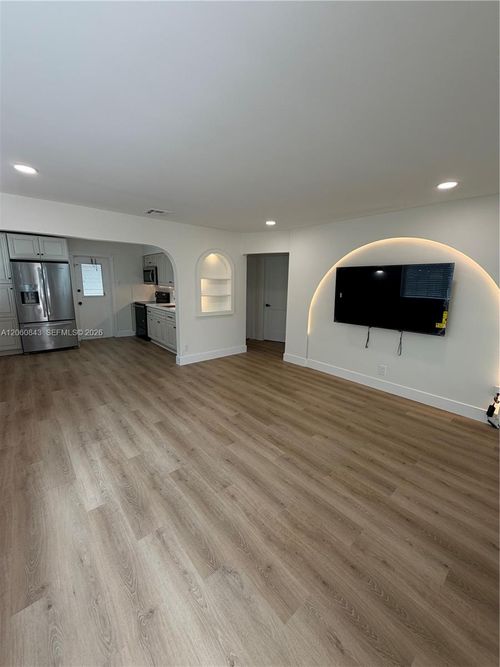 1-708 7th Ave, Hallandale Beach, FL, 33009-6913 | Card Image