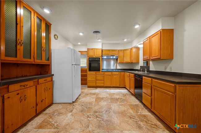 201 Hillcrest Dr, House other with 4 bedrooms, 2 bathrooms and null parking in Luling TX | Image 7