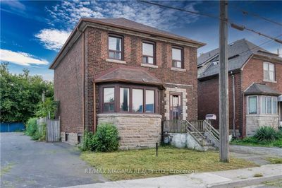 36 Imperial St, House other with 3 bedrooms, 2 bathrooms and 2 parking in Hamilton ON | Image 1