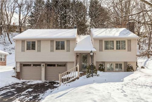 8470 Coventry Dr, Allison Park, PA, 15101-3361 | Card Image