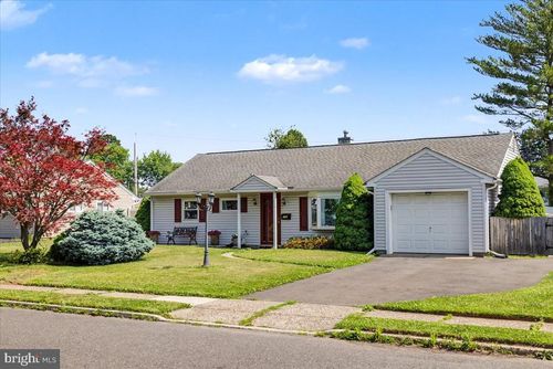 695 Locust Rd, WARMINSTER, PA, 18974-4317 | Card Image
