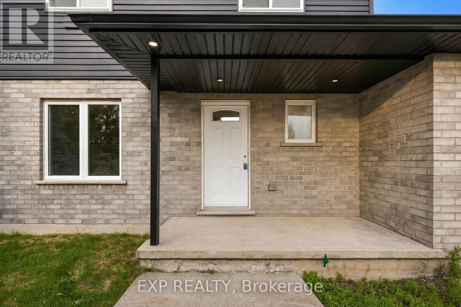 Residential in Haldimand (Nanticoke) 3