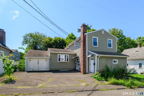 8 Davis St, Danbury, CT, 06810-4535 | Card Image