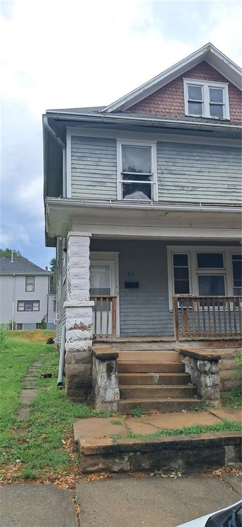 817-817 N 10th Street, St Joseph, MO, 64501 | Card Image