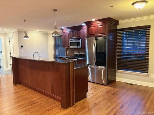 190 Terry Rd, Smithtown, NY, 11787-5106 | Card Image