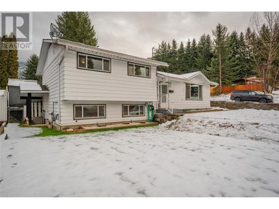 64 Mollar Rd, House other with 3 bedrooms, 2 bathrooms and 4 parking in Fruitvale BC | Image 3