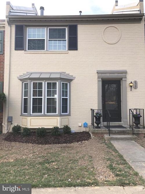 8447 Lakinhurst Ln, SPRINGFIELD, VA, 22152-1716 | Card Image