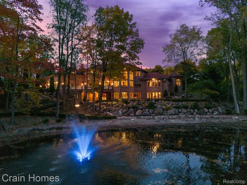 255 Camelot Way, Oakland Twp, MI, 48306-2617 | Card Image