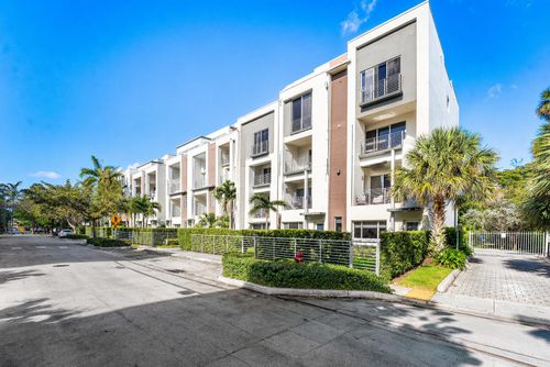 102-1034 Ne 18th Ave, Fort Lauderdale, FL, 33304-2537 | Card Image