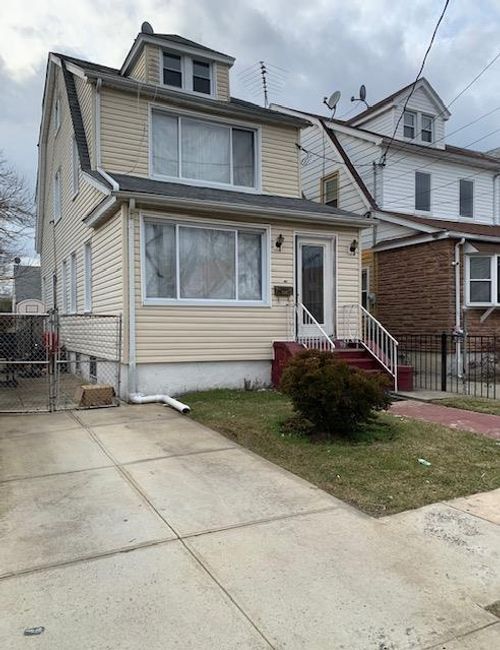 116 196th St, Saint Albans, NY, 11412-3137 | Card Image