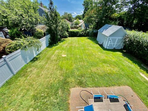 880 Wiggins St, Greenport, NY, 11944-1736 | Card Image