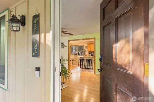 203 Alnus Way, Bremerton, WA, 98310-2286 | Card Image