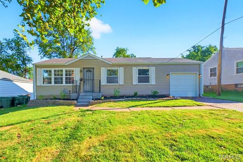 1131 Roxton Dr, Saint Louis, MO, 63137-2113 | Card Image