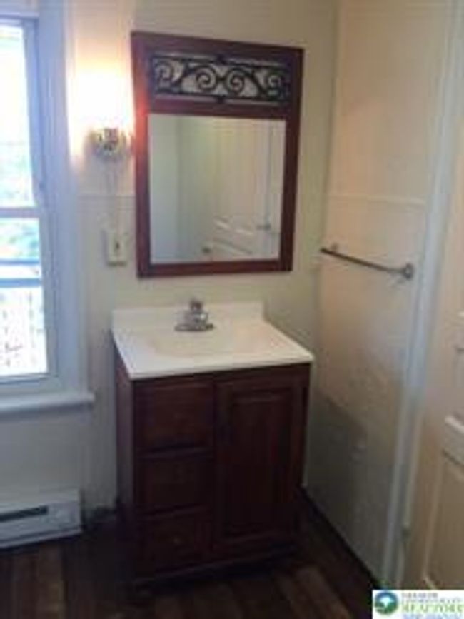 1 - 526 W Gordon St, Home with 2 bedrooms, 1 bathrooms and null parking in Allentown PA | Image 5