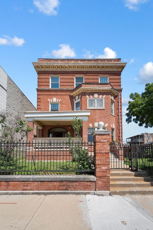 4541 Forrestville Ave, Chicago, IL, 60653-4196 | Card Image