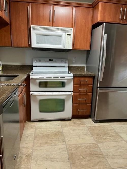 apt-111-9235 Lagoon Pl, Davie, FL, 33324-6720 | Card Image