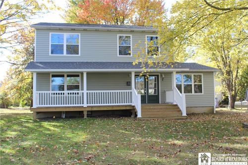 7 Hillcrest Dr, Fredonia, NY, 14063-2207 | Card Image