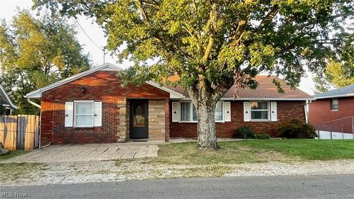 1901 15th Ave, Parkersburg, WV, 26101-6120 | Card Image