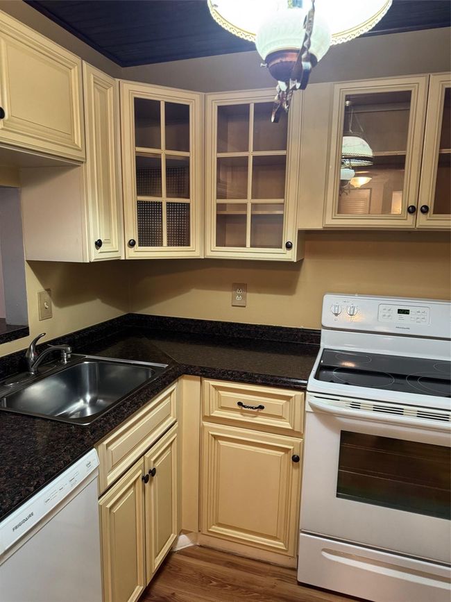 APT-106P - 3774 Inverrary Blvd, Condo with 1 bedrooms, 2 bathrooms and null parking in Lauderhill FL | Image 14
