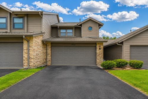 8044 Wildwood Ln, Darien, IL, 60561-5916 | Card Image