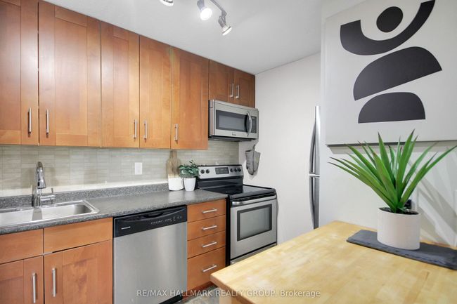 210 - 1505 Baseline Rd, Condo with 3 bedrooms, 2 bathrooms and 1 parking in Ottawa ON | Image 7