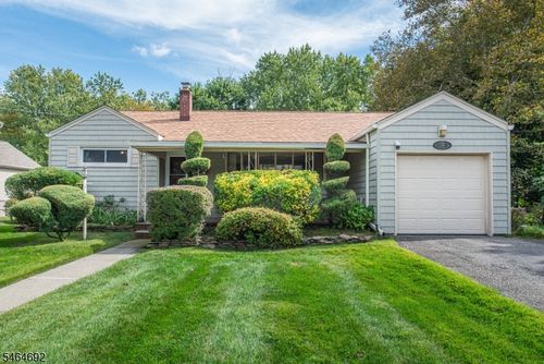 15 Jordan Dr, River Edge, NJ, 07661-2449 | Card Image
