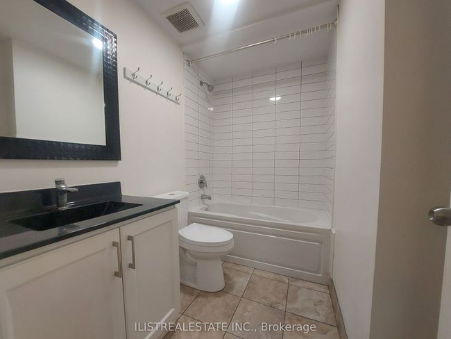 222 Athol St E, House other with 5 bedrooms, 3 bathrooms and 6 parking in Oshawa ON | Image 6