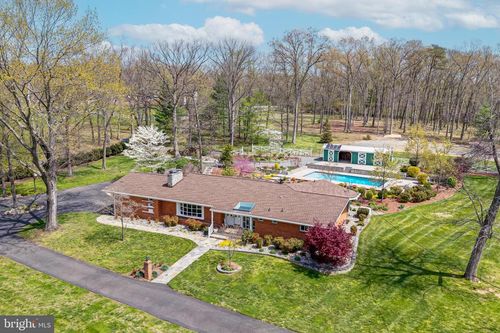 7401 Bull Run Dr, Centreville, VA, 20121-2110 | Card Image