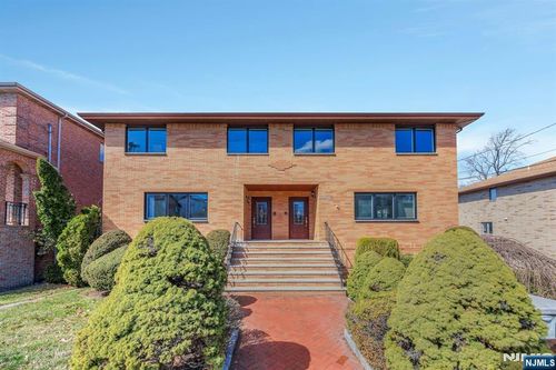 2413 Hammett Ave, Fort Lee, NJ, 07024-3903 | Card Image