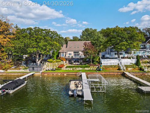 12210 Mantawauka Dr, Fenton, MI, 48430-8849 | Card Image