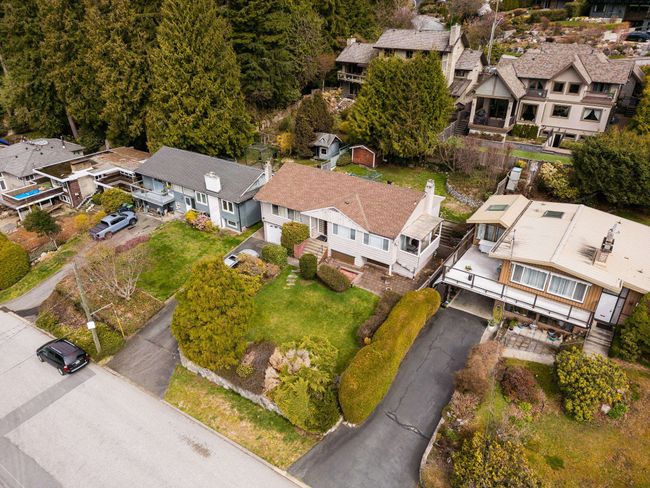 690 Blueridge Avenue, House other with 4 bedrooms, 2 bathrooms and 2 parking in North Vancouver BC | Image 13