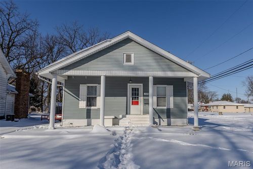 132 E Buchanan St, Carlinville, IL, 62626-1117 | Card Image