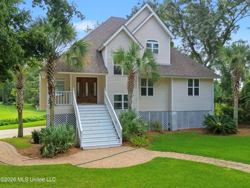 411 Wulff Dr, Ocean Springs, MS, 39564-4522 | Card Image