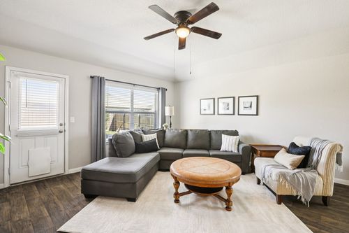 102 Harlan Dr, Hutto, TX, 78634-2219 | Card Image