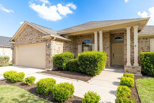 325 Swenson Dr, Hutto, TX, 78634-4376 | Card Image