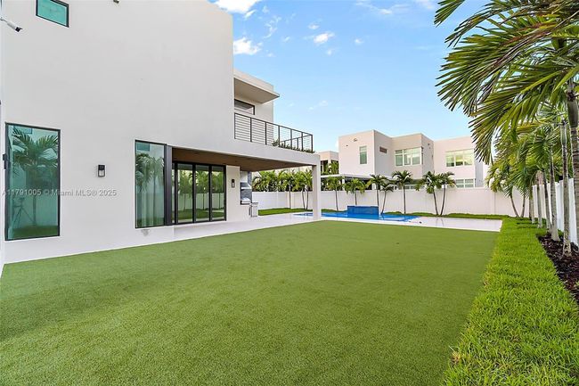 6818 - 6818 Nw 104 Th Ct, House other with 4 bedrooms, 5 bathrooms and null parking in Doral FL | Image 36