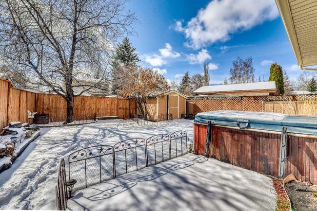 262 Shawnessy Drive Sw, Home with 4 bedrooms, 2 bathrooms and 4 parking in Calgary AB | Image 33