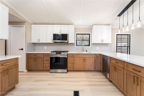 2908 Gavilan Ln, Las Vegas, NV, 89122-3379 | Card Image