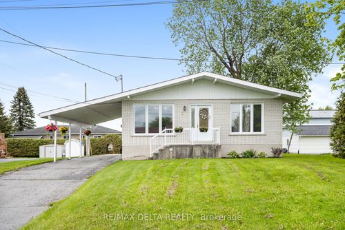 4 Sabourin St, Saint Isidore, ON, K0C2B0 | Card Image