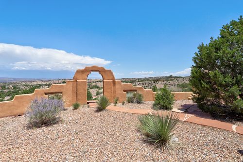 90 Homesteads Rd, Placitas, NM, 87043-9230 | Card Image