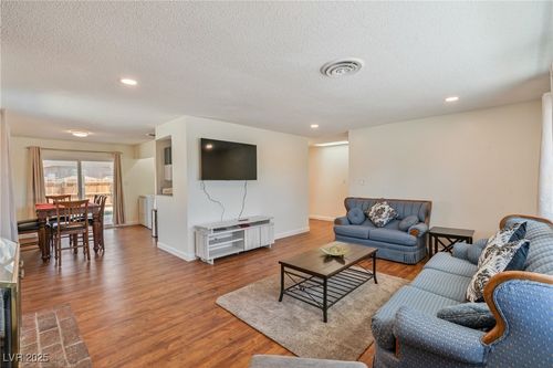 3896 Commanche Ave, Las Vegas, NV, 89121-3230 | Card Image
