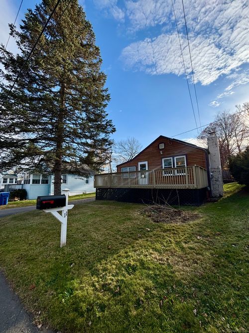 11 West St, East Hampton, CT, 06424-1411 | Card Image