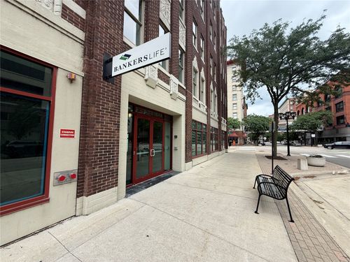 300-305 2nd St Se, Cedar Rapids, IA, 52401-1703 | Card Image