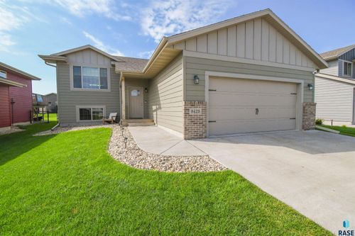 9425 W Liam St, Sioux Falls, SD, 57106-7341 | Card Image